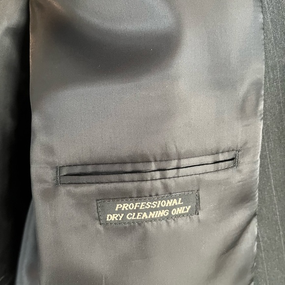 EUC-Petrocelli Men’s Suit-size 48R - Picture 10 of 12